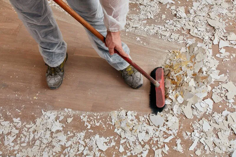 Limpieza final de obra en un espacio listo para habitar o producir.
